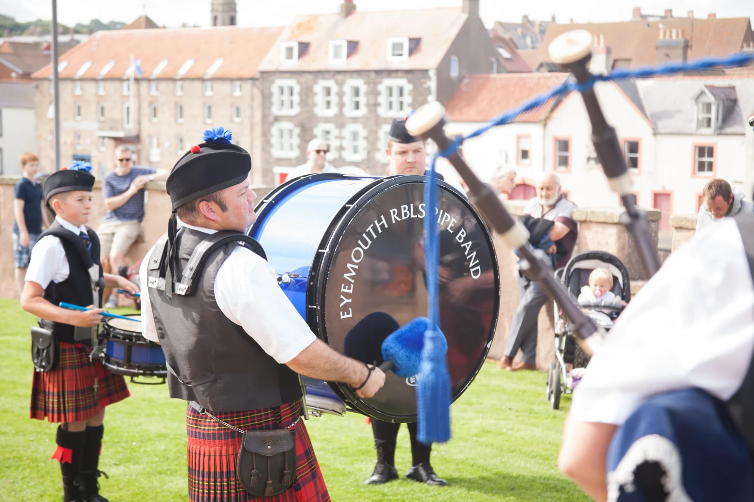 PICTORIAL_BERWICK_eyemouth-gunsgreen-extravaganza-photography-entertainment-party-event-photographer-harbour-gary-dunn-dancers-stilts-performances-speeches-day-out-summer-4549.jpg