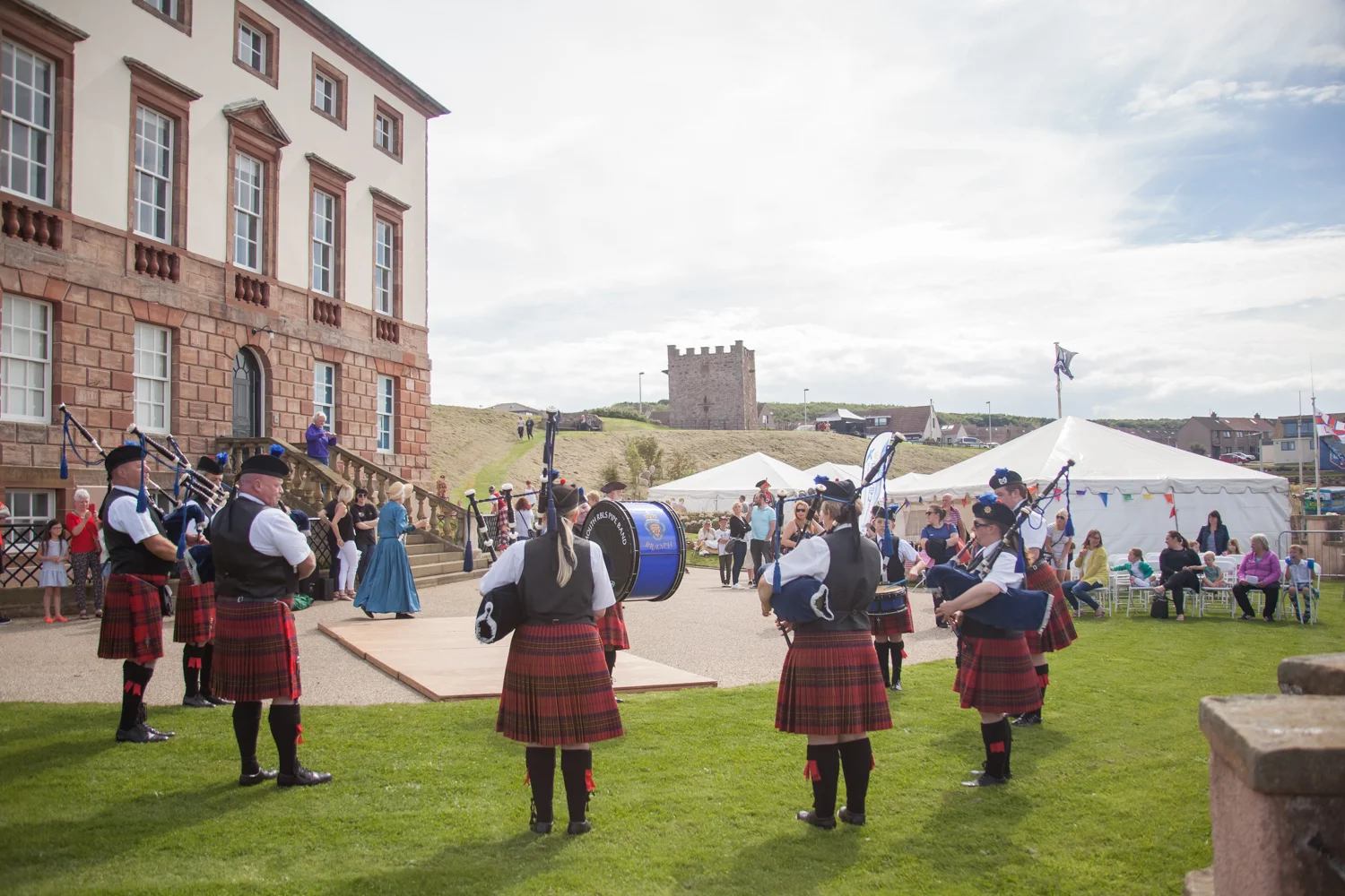 PICTORIAL_BERWICK_eyemouth-gunsgreen-extravaganza-photography-entertainment-party-event-photographer-harbour-gary-dunn-dancers-stilts-performances-speeches-day-out-summer-4548.jpg