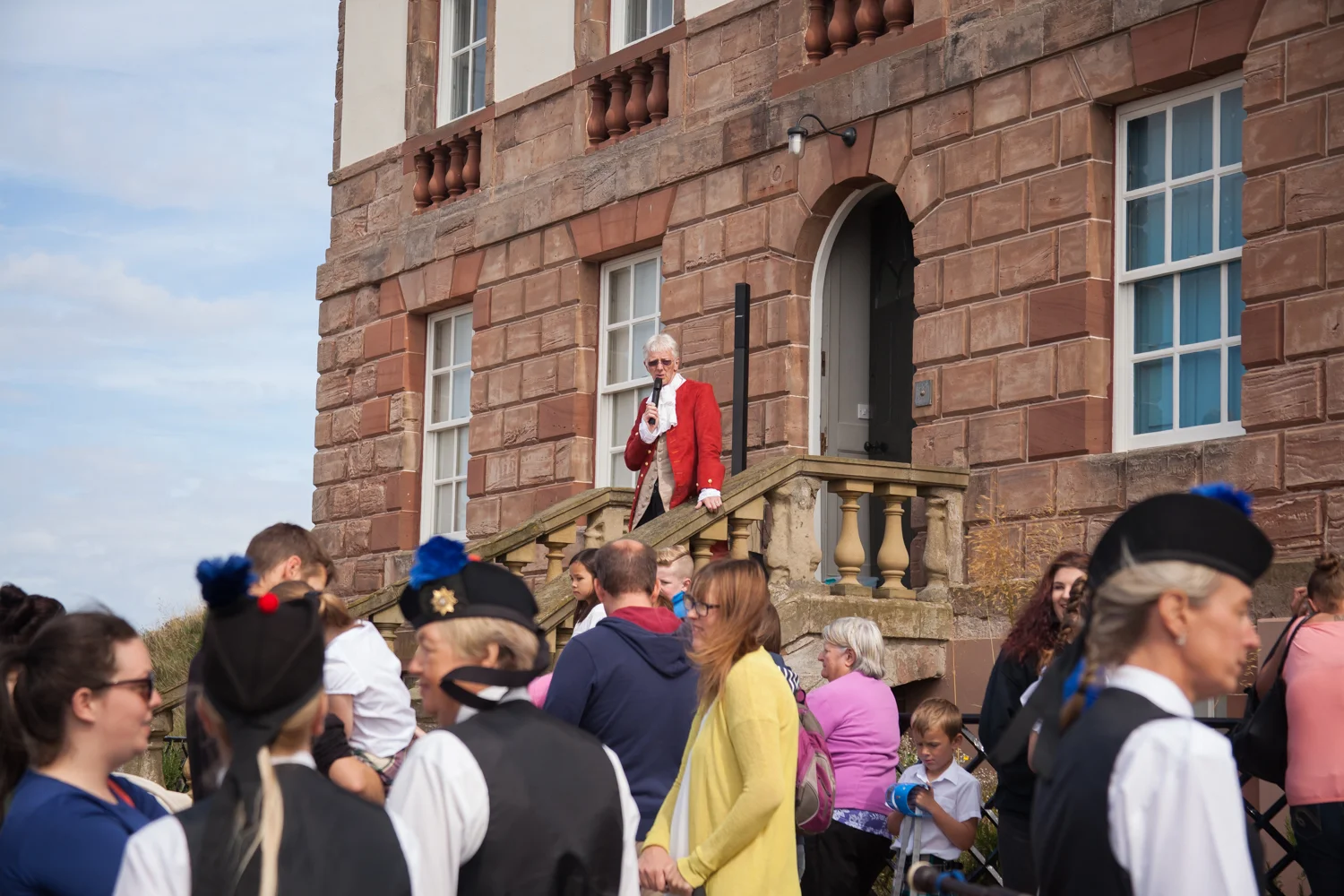 PICTORIAL_BERWICK_eyemouth-gunsgreen-extravaganza-photography-entertainment-party-event-photographer-harbour-gary-dunn-dancers-stilts-performances-speeches-day-out-summer-4530.jpg