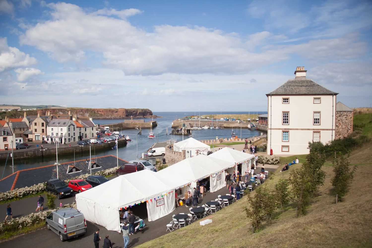 PICTORIAL_BERWICK_eyemouth-gunsgreen-extravaganza-photography-entertainment-party-event-photographer-harbour-gary-dunn-dancers-stilts-performances-speeches-day-out-summer-4521.jpg
