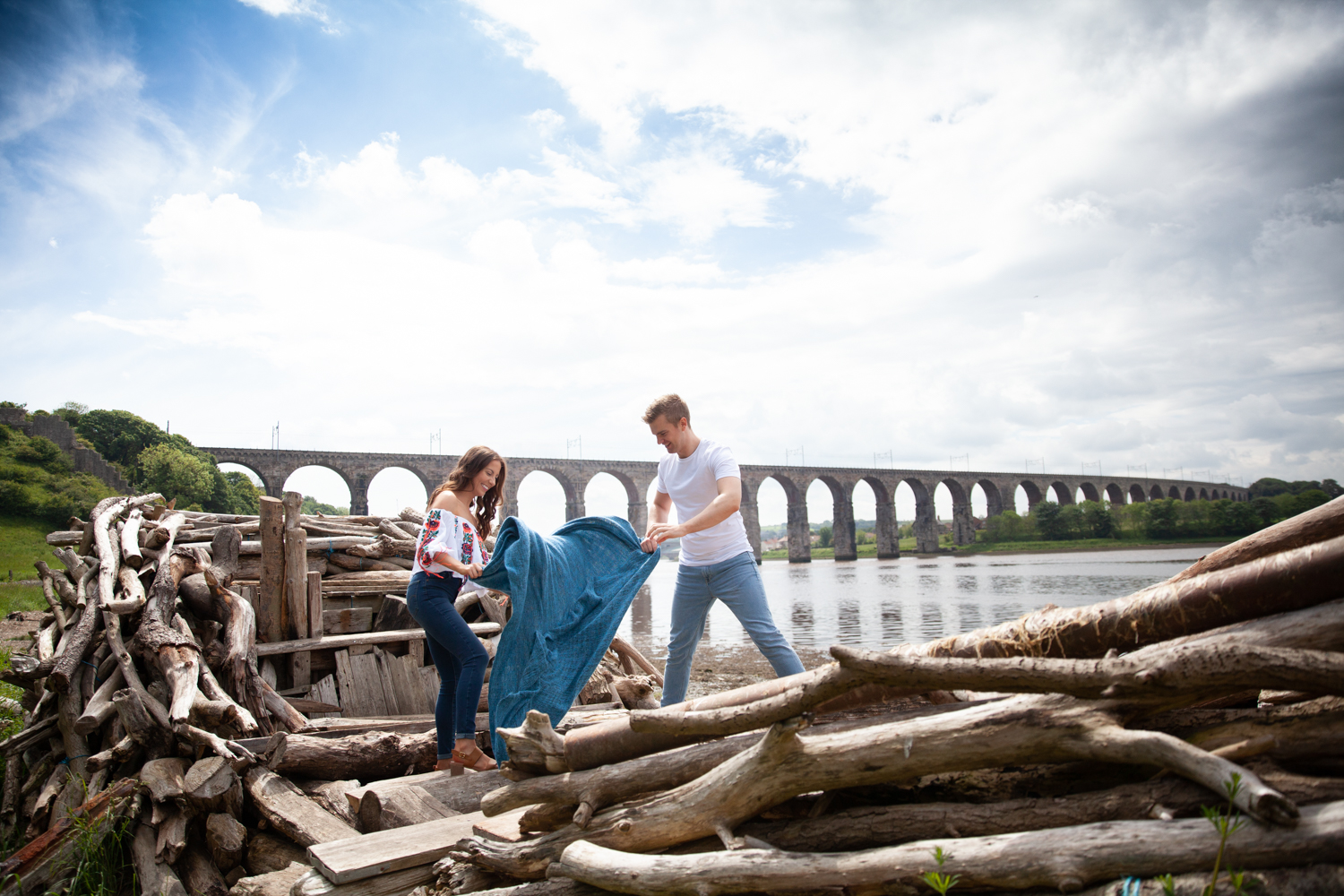 MICHAEL_ANNALISE_PRE-WEDDING_PHOTOSHOOT_BERWICK_PICTORIAL_PHOTOGRAPHY_COUPLE_RIVER_BOAT_RIVERSIDE_BRIDGES--1033.jpg