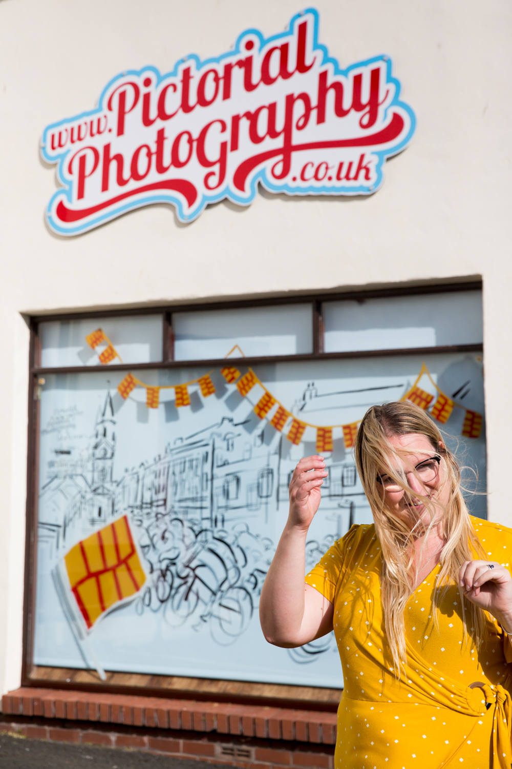 1-Katie_Draws_Pictorial_Photography_Chappell_Tour_of_Britian_window-painting-live-illustration-photography-graphic-mural-presentation-H45A6330.jpg