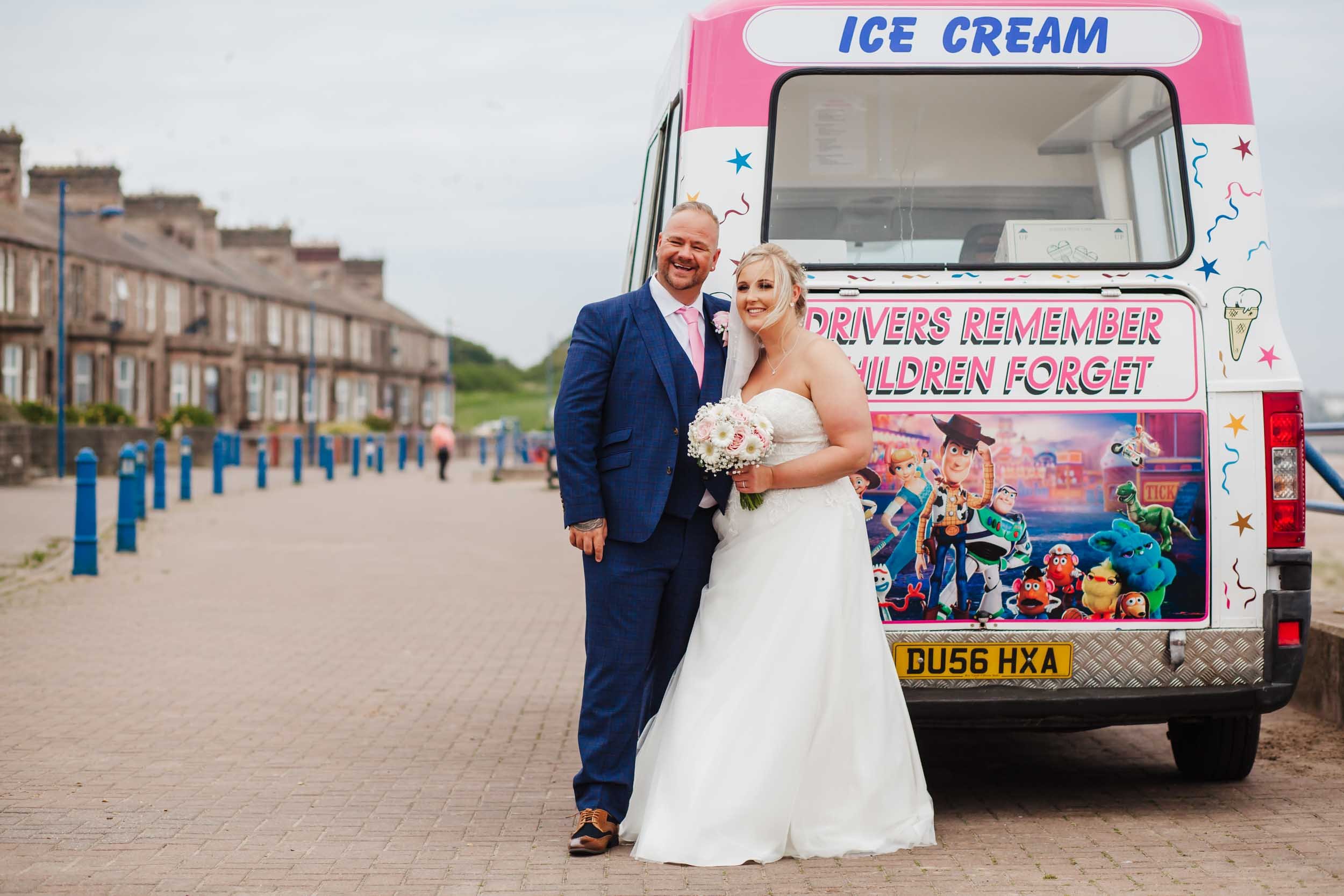 Spittal wedding on the beach near Berwick upon Tweed, ice cream van. (Copy)