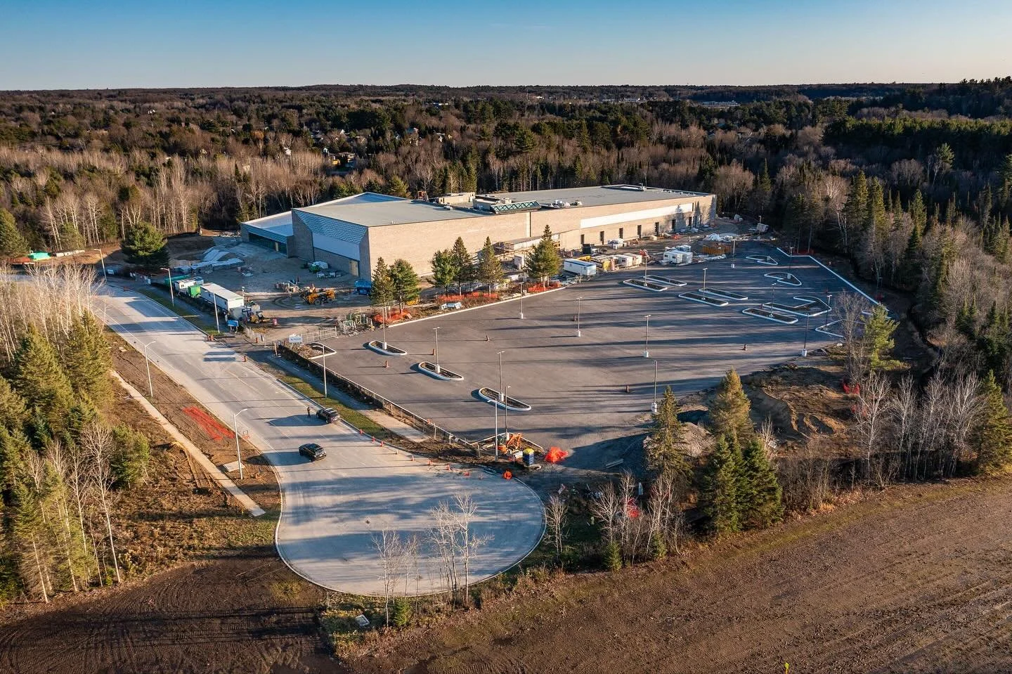 Lighting the way in Muskoka. ⚡

Proud to help power the Muskoka Lumber Community Centre from start to finish &mdash;
a space where the community comes together to skate, play, learn, and connect.

⚡⚡⚡

#electricalcontractor
#electricwork
#commerciale