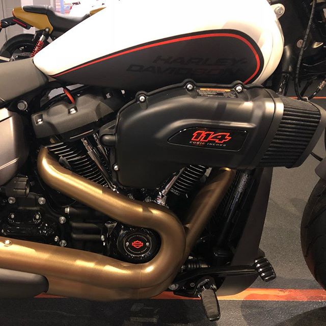 2019 FXD-R.... 🏍Harley really pushing the envelope with this new piece #harleydavidson #2019fxdr #2019harleydavidson
