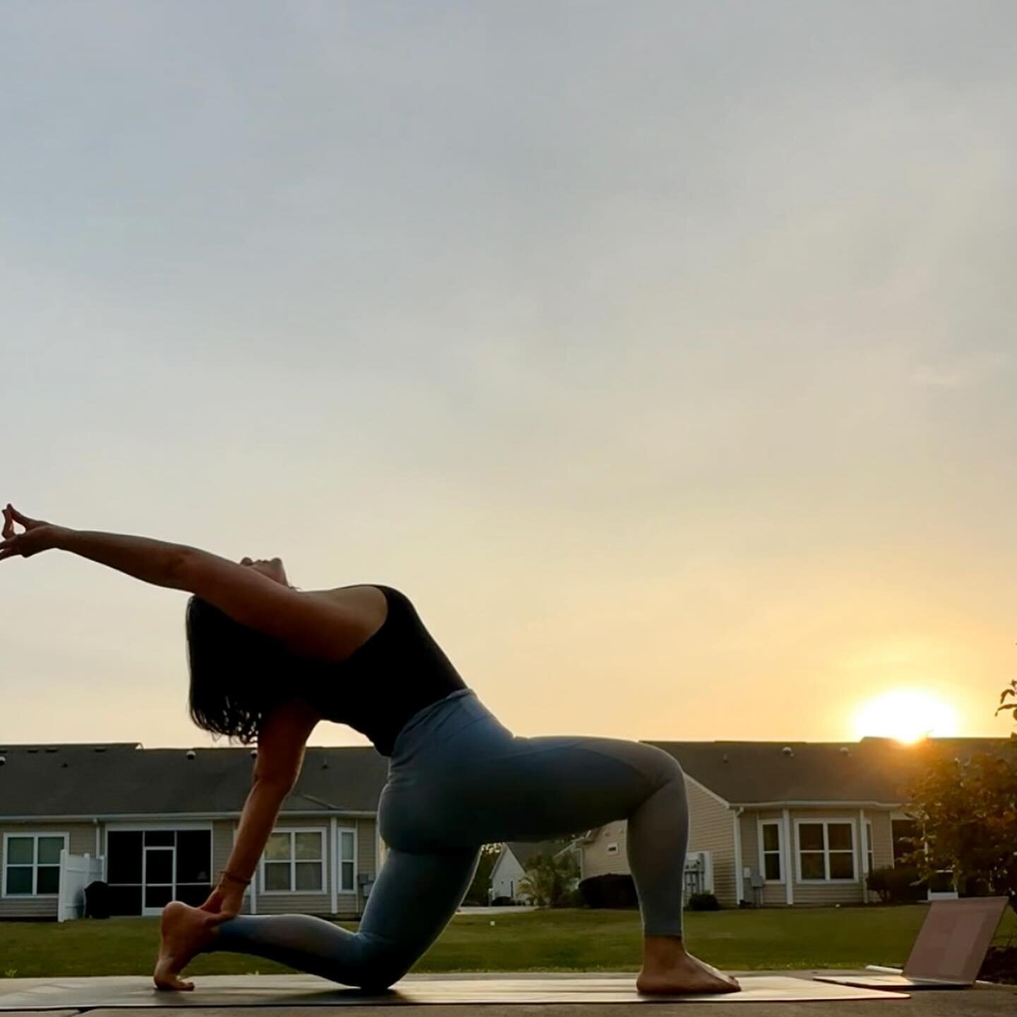 Yoga with this morning&rsquo;s rising sun. So special and so needed 🩵☀️🙏🏼🩵 I&rsquo;ve missed my family and the sunshine. No sky like a southern sky or the sky in Oaxaca #sunriseyoga #southcarolina #southernsun #transformationtuesday #yogaforevery