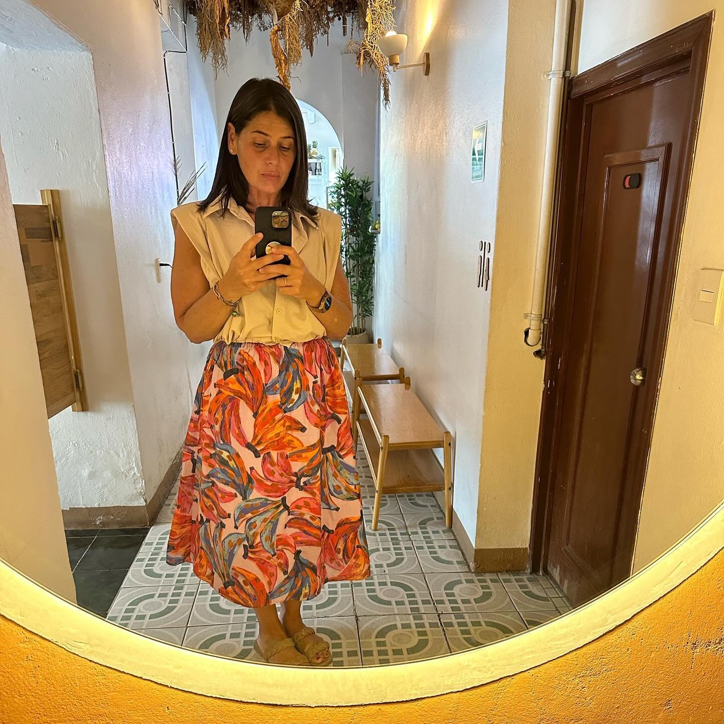 Just a lady in a banana 🍌 skirt that was a dress, but figured cutting it into two pieces would be more useful. Thank you mi Tere @tete832008 for your gift of sewing 🧵 Some yoga and daily photos. Happy Saturday 🫶🏼 Move slowly 🌺 #gratefulheart #op