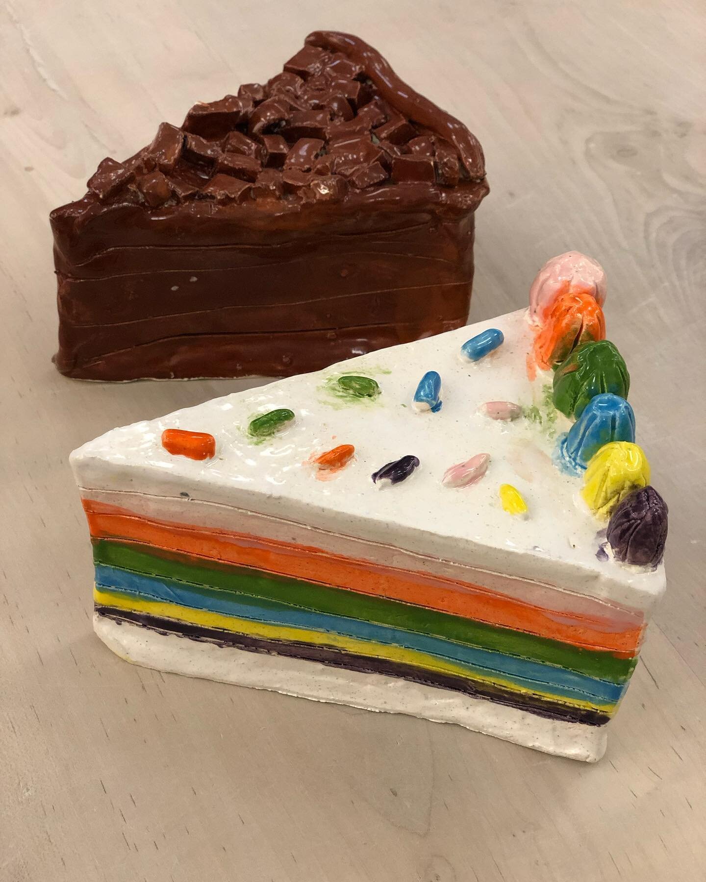 Cake or ceramic? Sliced cake is a  middle school project and pies from after school class. Led by @bohemitu 
 🍰🎂🥮
#tribecaclayworks #manhattanyouth #clay #ceramics #tribeca #sculpture #ceramicart #ceramiclove #ceramicartistsofinstagram #sculpture 