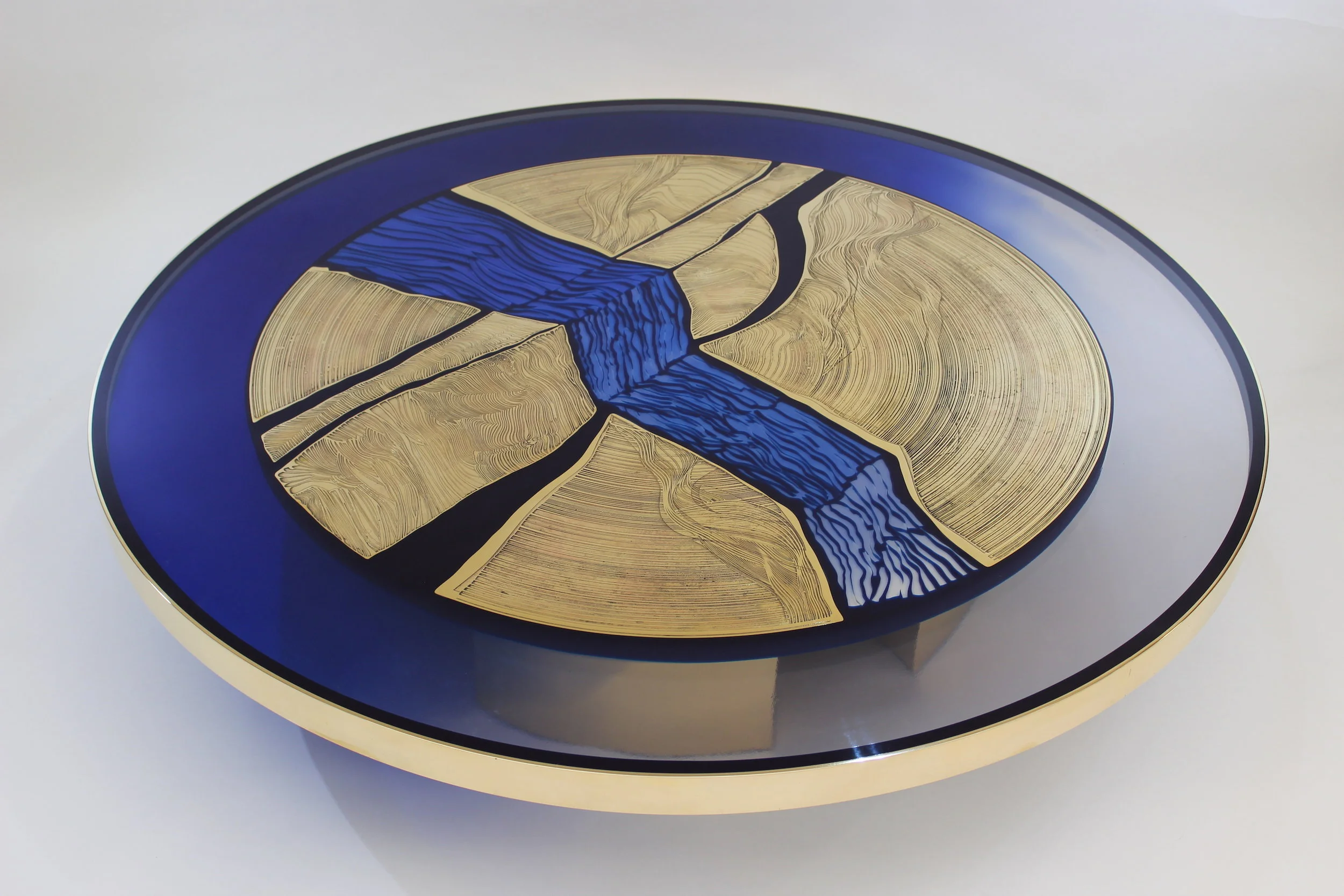 Table Abysse Résine et Laiton.JPG