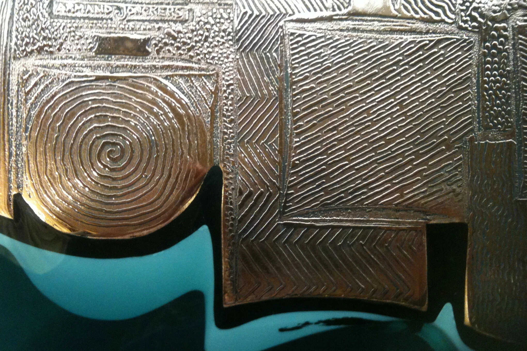 Détail console %22Cuir de Russie%22 03 - copyright Armand Jonckers.JPG