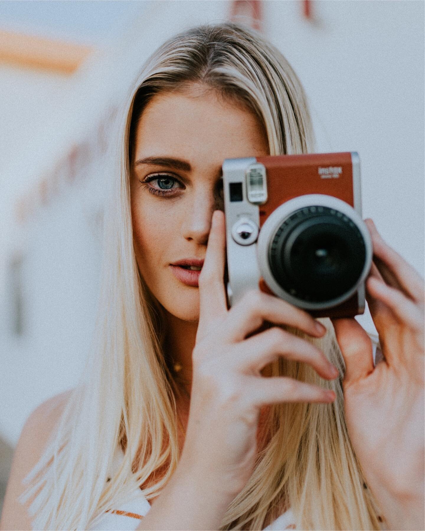I've been reflecting on all of the friends I've made through photography. I'm so so grateful for each person that I've gotten to photograph along the way and I wouldn't trade it for the 🌏
Throwin' it back to one of my favorite shoots with one of my 