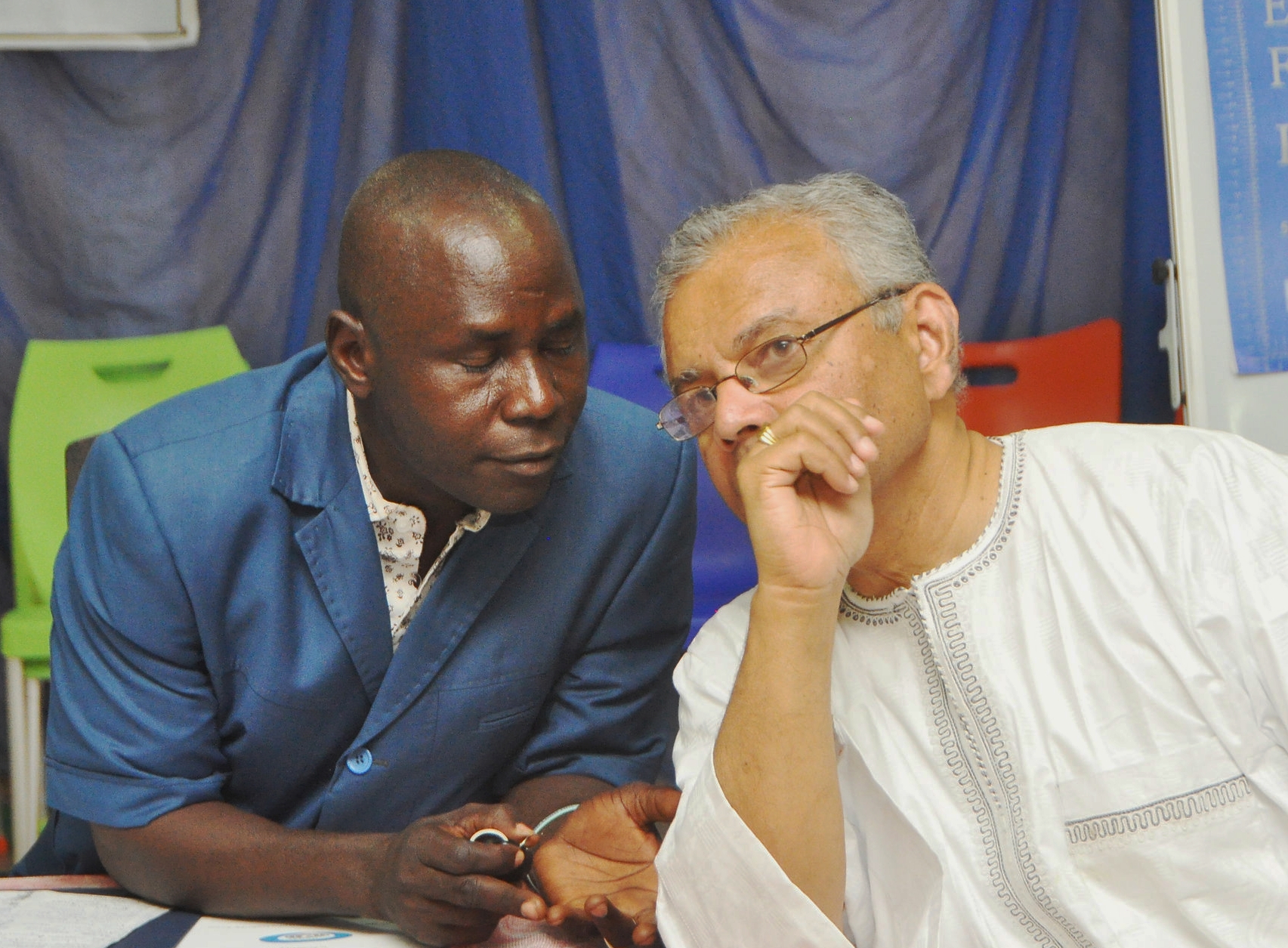 The Rev. Abare Kallah consults with OMNIA president Premawardhana.