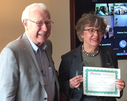 Rev. Dr. Ken Bensen presenting the award to Ms. Suzanne Morgan.