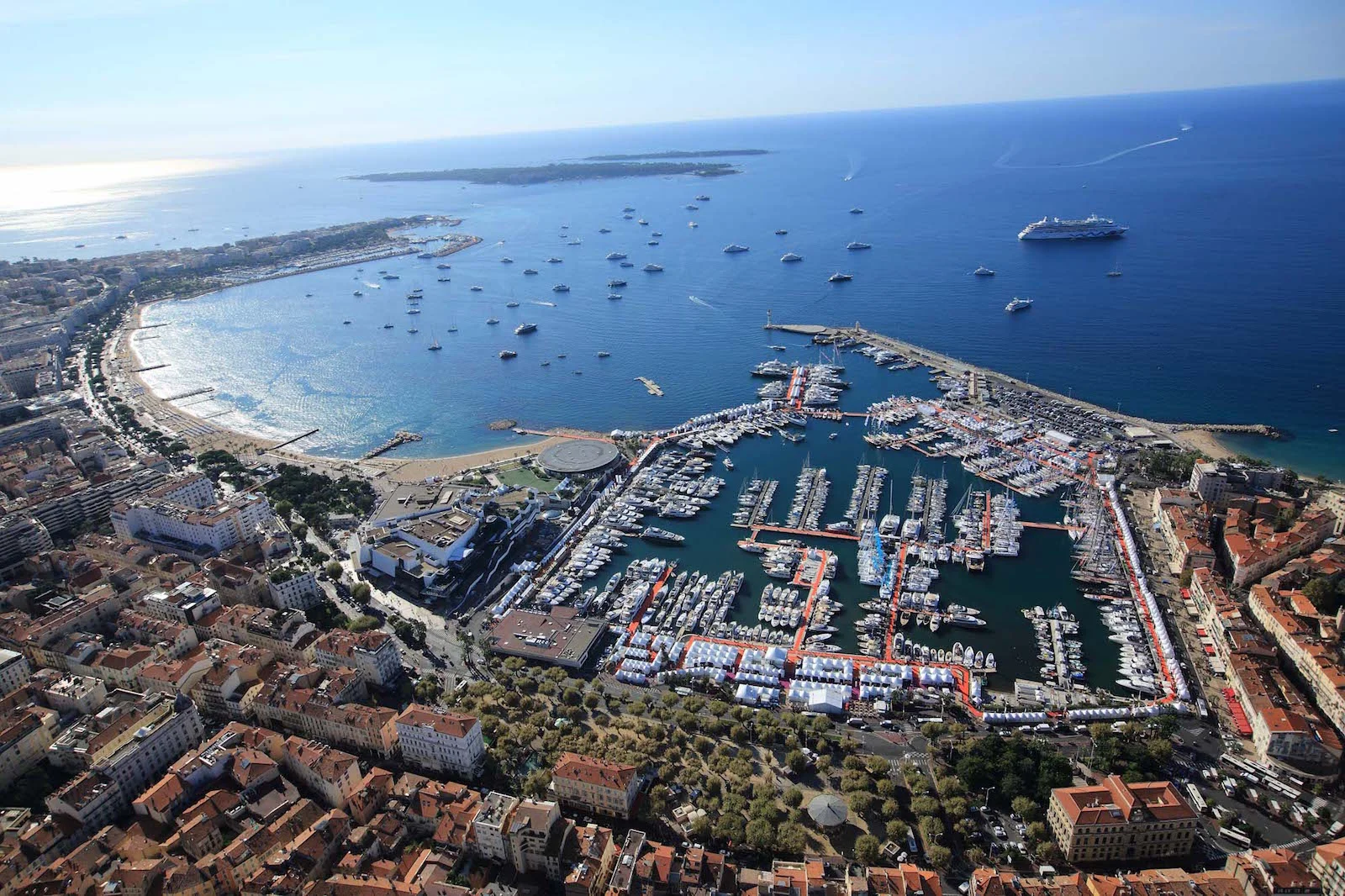 Cannes-Yachting-Festival-from-the-air.jpg