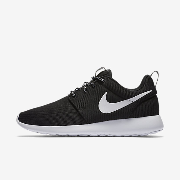 NIKE ROSHE ONE