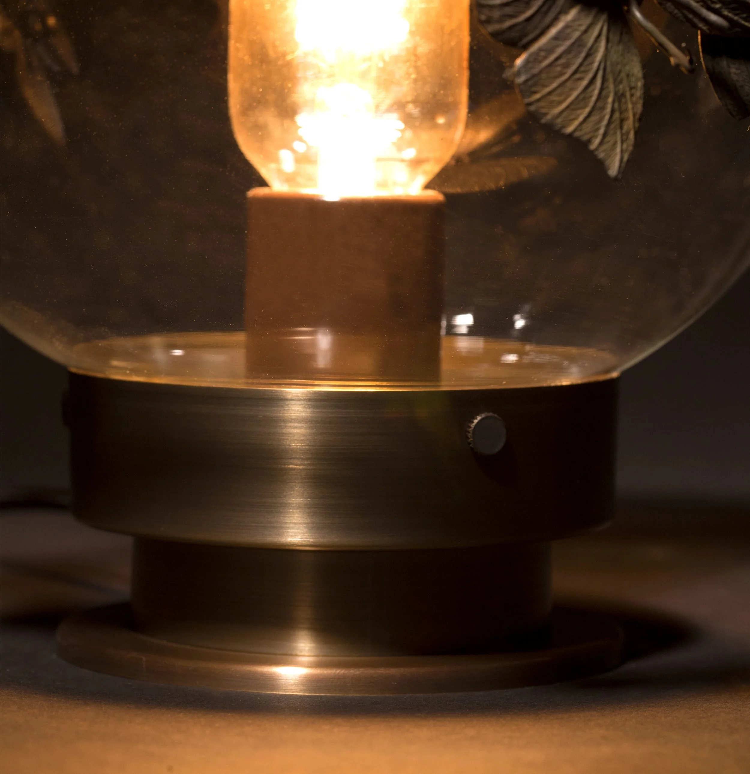 HAUNT TABLE DETAIL.jpg