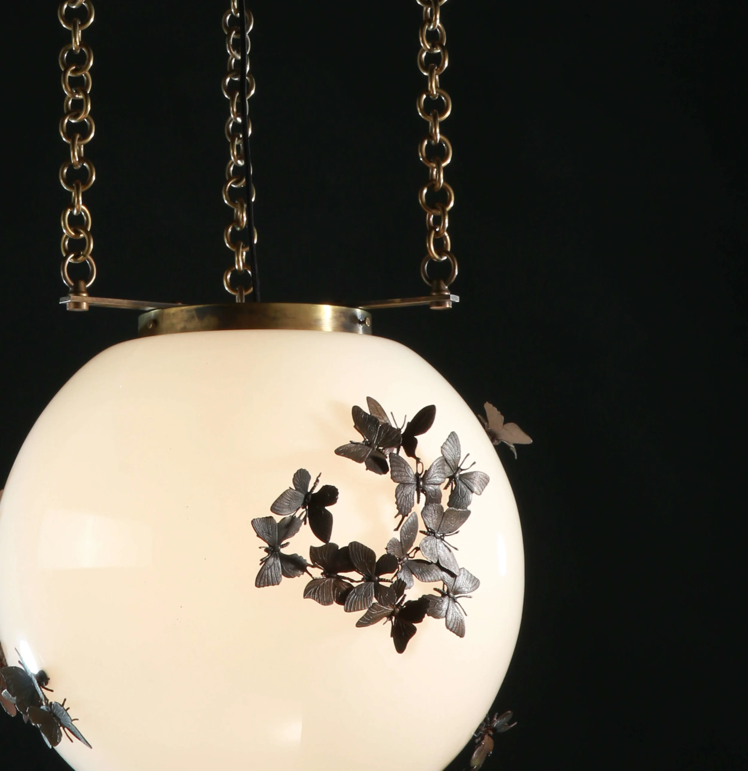 HAUNT_PENDANT-HALLWORTH-LIGHTING.jpg