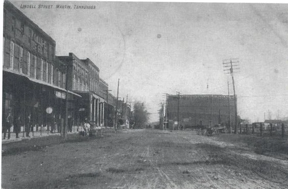 Lindell Street (1909). The Martin Coffeehouse building was only 9 years old!