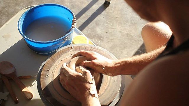 Wheel throwing is a beautiful practice, but that lighting though! Such a nice day in Hawaii

#ceramics #clayworks #gallery #exhibition #pottery #fineart #sculpture #fineartsculpture #art #wheelthrown #wheelthrowing #potterywheel #ceramic #clayslip #i