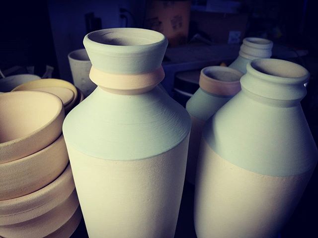 Some beer growlers😎 getting glazed! 
#pottery #handmade #art #clay #design #ceramic #porcelain #keramik #wheelthrown #decor #homedecor #stoneware #interiordesign #ceramica #artist #ceramicart #craft #interior #vintage #glaze #home #love #etsy #potte