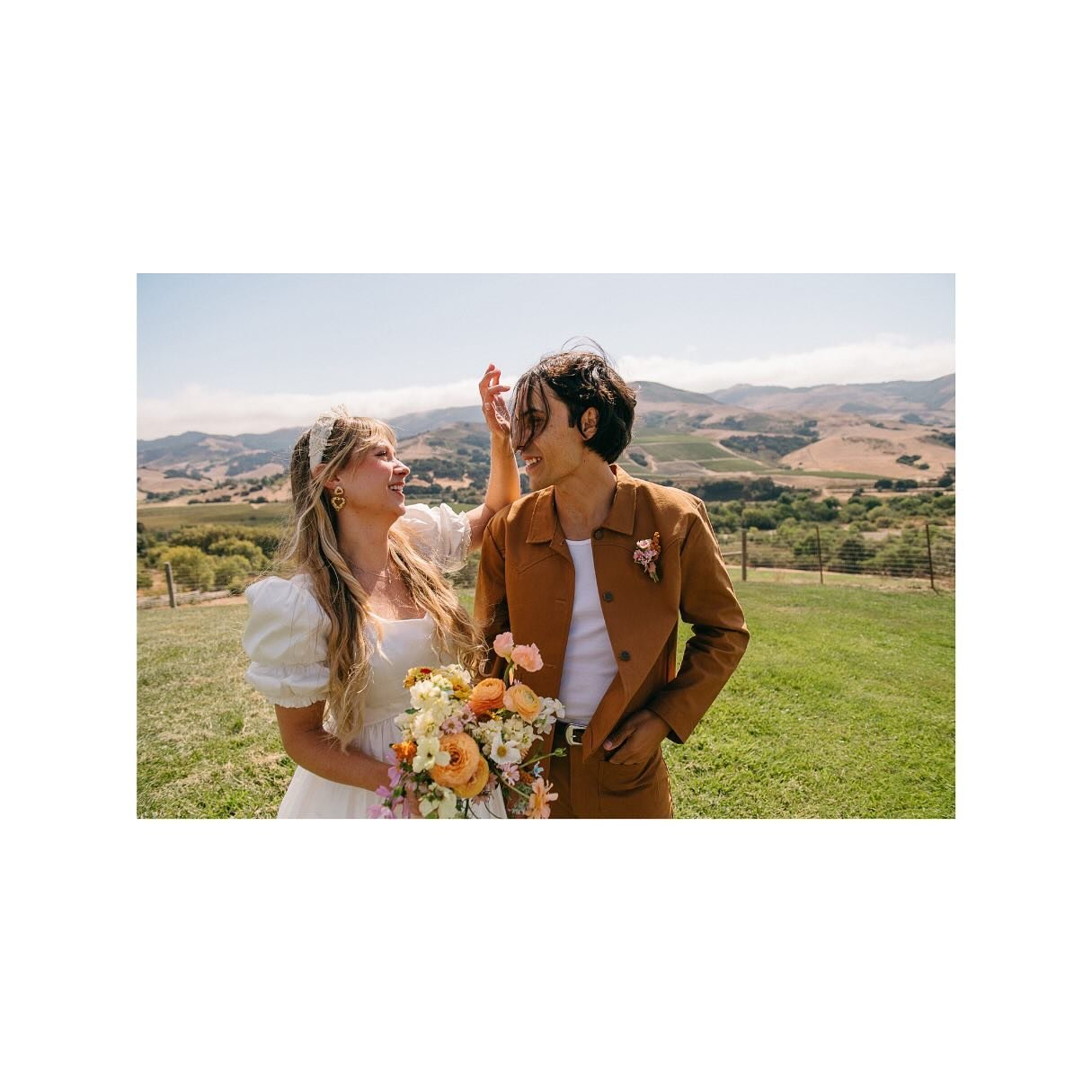 Slide through for the most epic first look 

venue: @hilltopguestranch
florals: @jausofvern 
dj: @dartcollective
catering: @rascalsvegan
bar: @craftedcocktailssb