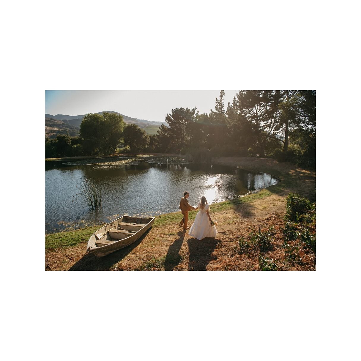 Dreamy sunset photos with Rebecca and Devin ☀️

venue: @hilltopguestranch
florals: @jausofvern 
dj: @dartcollective
catering: @rascalsvegan
bar: @craftedcocktailssb 

.
.
.
.
.
.
.
.
.
.
.
#wedding #weddingphotography #socalwedding #bride #flowers #w