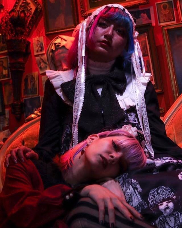 With my lolita mom @x_haro_x 💖🎀
Styled by @x_haro_x 
PC: @kuf_spawn 
#lolitafashion #lolitagirls #kawaiigirls #japanesefashion #jfashion #harajukufashion #lolitagirl #lolita #kawaiifashion #alternativefashion #girlswithdyedhair #colorfulhair #pinkh