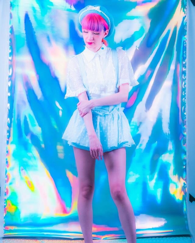 Hello~ 
My first con of the year will be ALA! I&rsquo;ll be modeling in the fashion show tomorrow for @toshikigirl and @showroomofryura ✨
Show starts at 1PM! Hope you can stop by! 😊💖 In this photo:
Styled by @simonetmiller 
Modeling @elainelaymusic