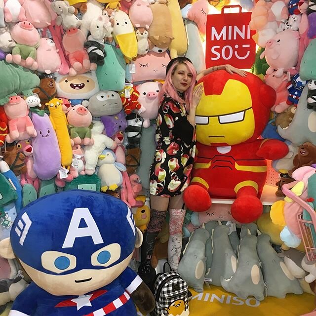 Hi, hello I&rsquo;m back to say Iron Man &gt;&gt; Captain America. That is all.

#latergram #throwback #throwbackthursday #miniso #captainamerica #ironman #plushies #plushiewall #stuffedanimals #cute #animeimpulse2020 #conadventures #photoop #ootd #g