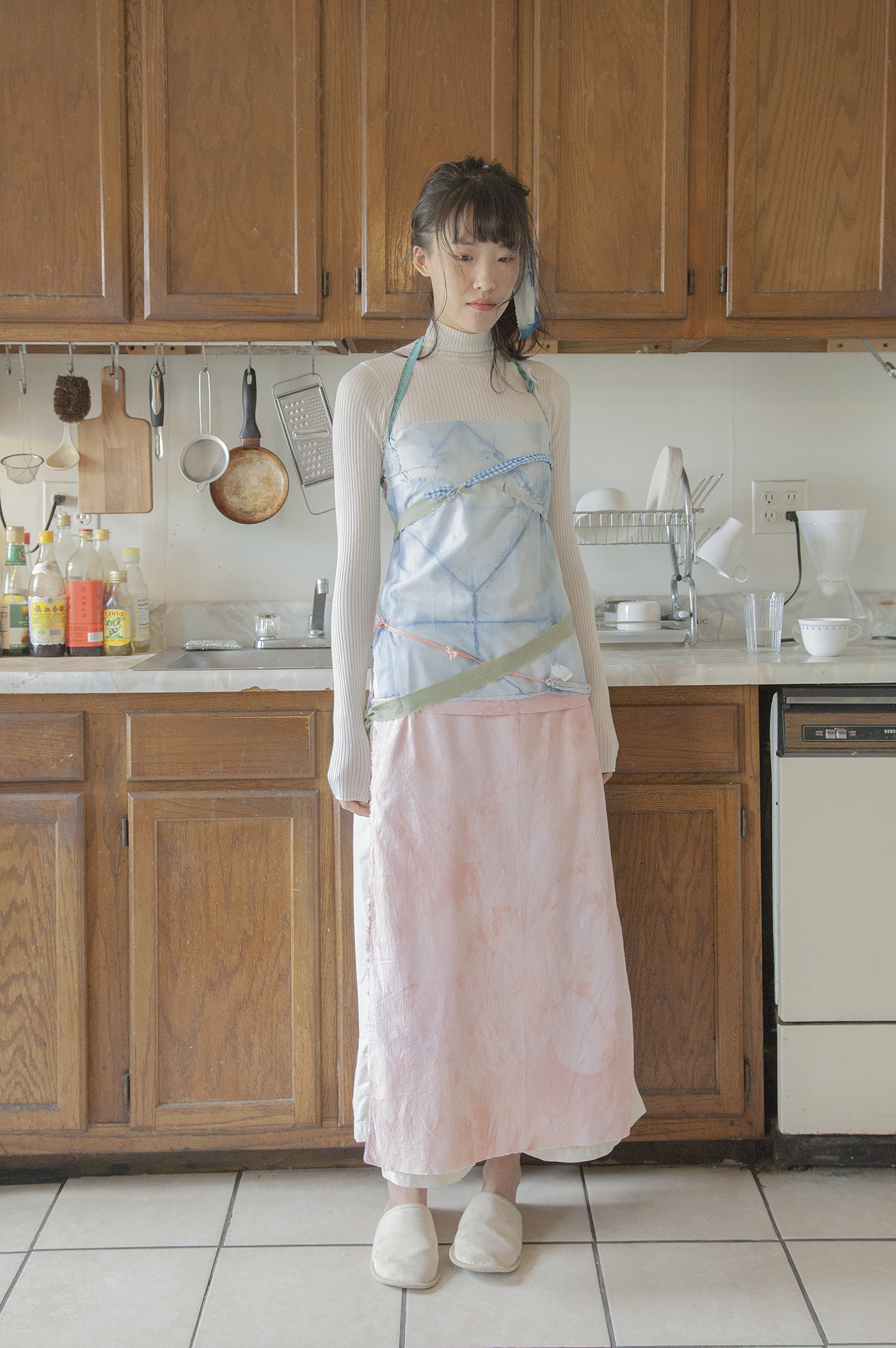 Apron 10 /with long and intertwined strap/ 