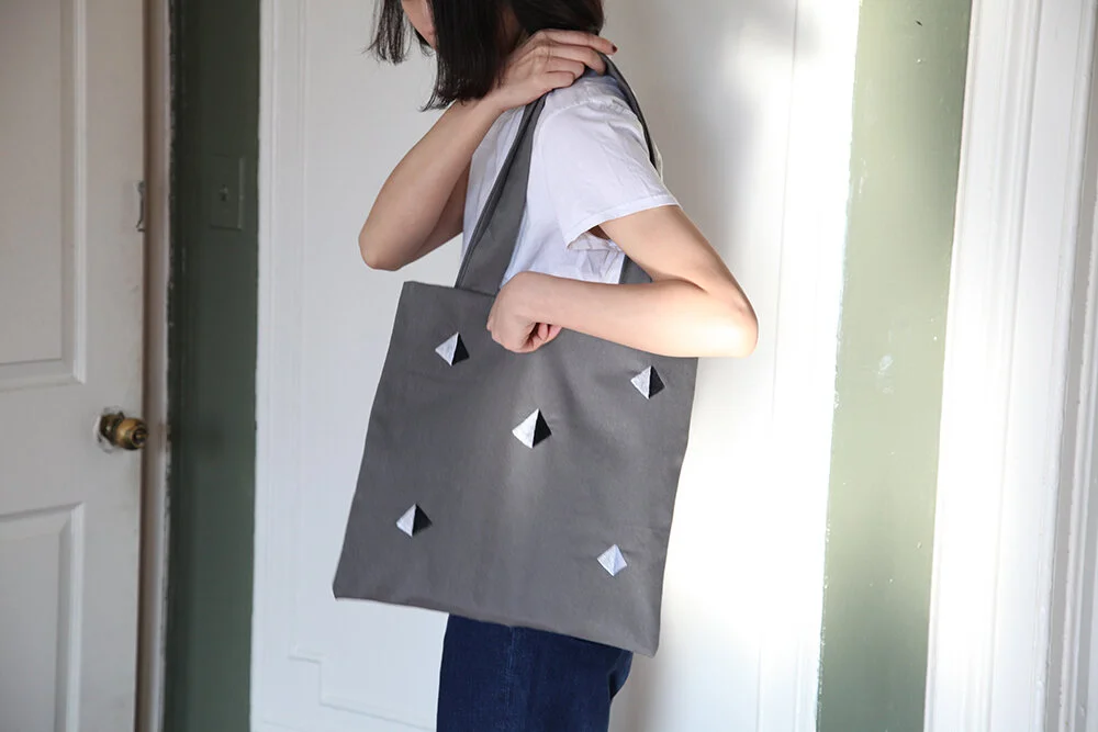 五个小三角锥（黑白）