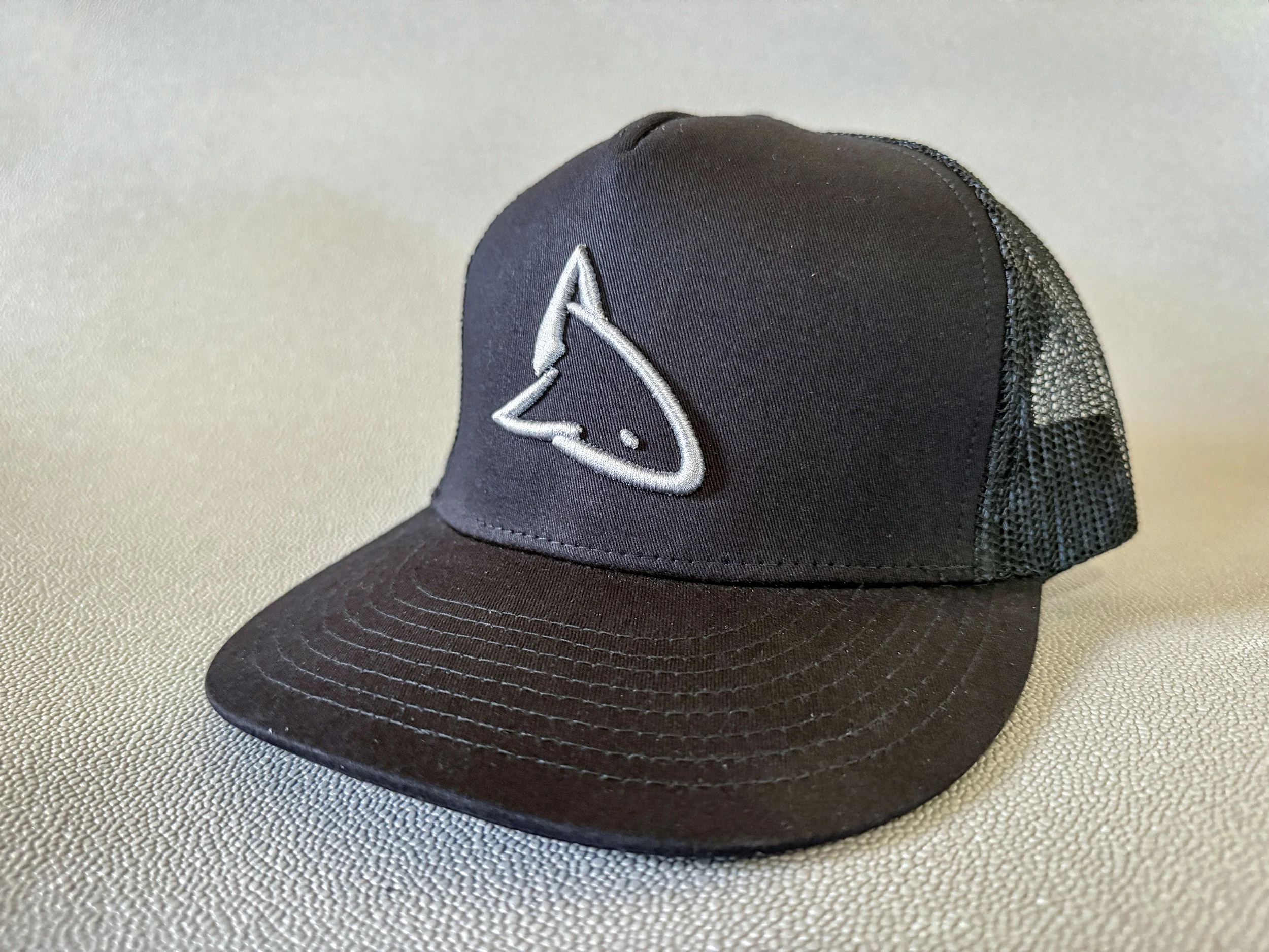 sdm-shark-logo-trucker-cap-black-black.jpg