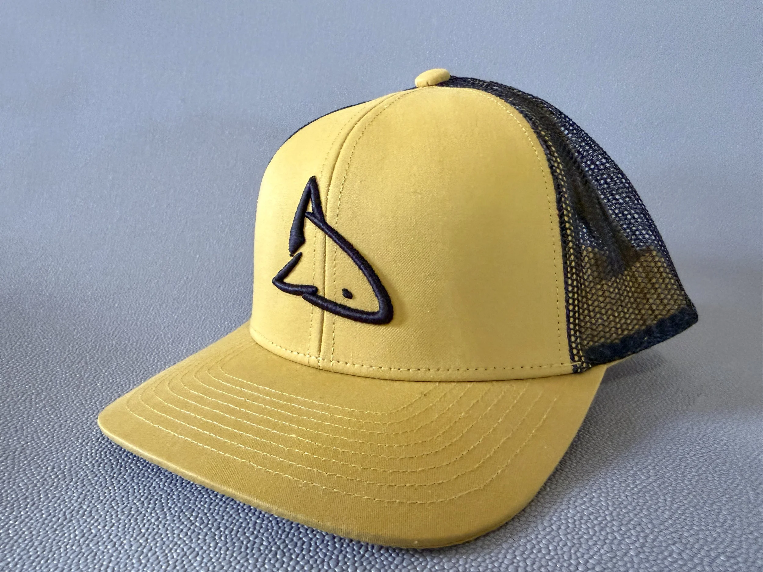 sdm-shark-logo-trucker-cap-yellow-black.jpg