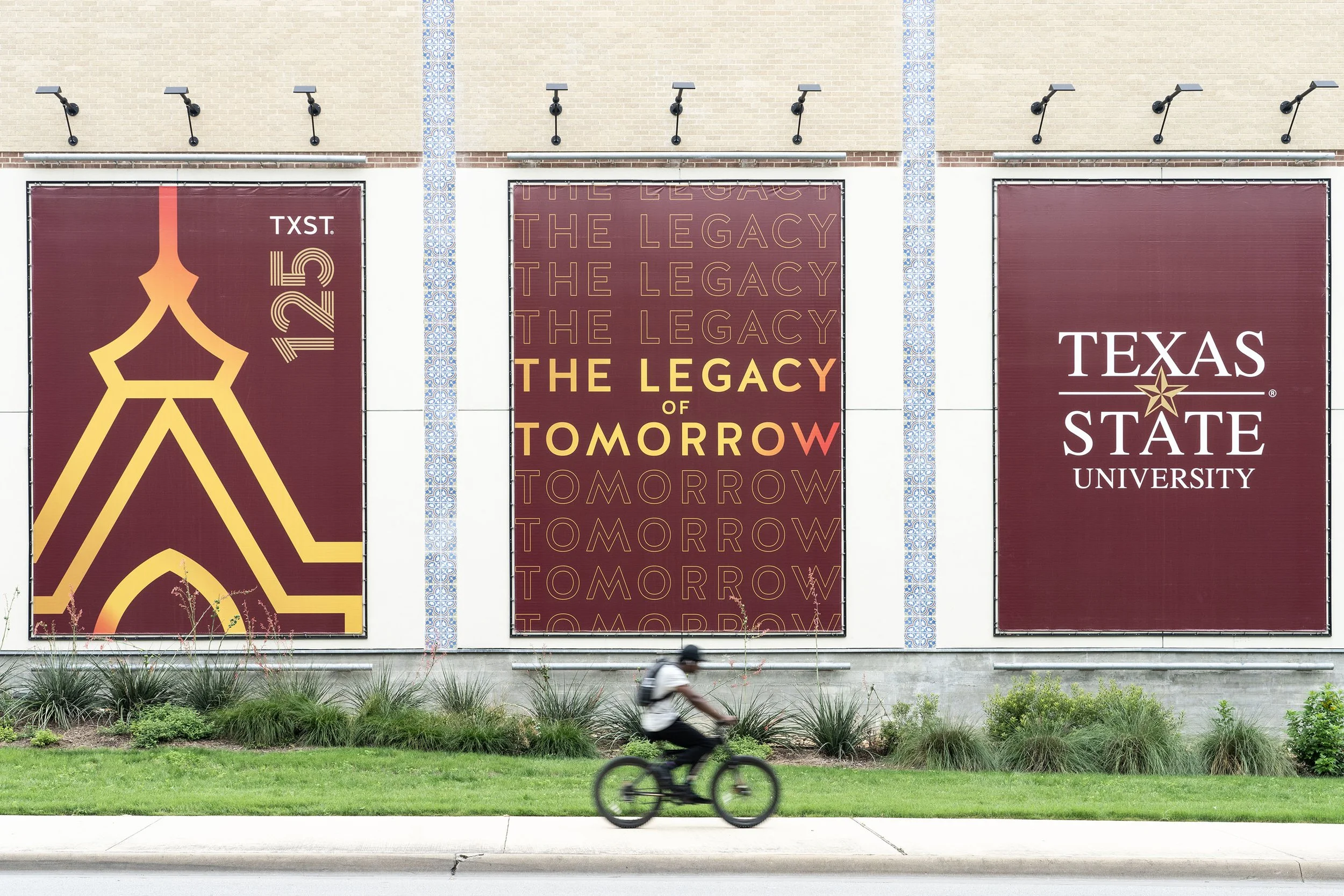 p24-46-Banners48.jpg