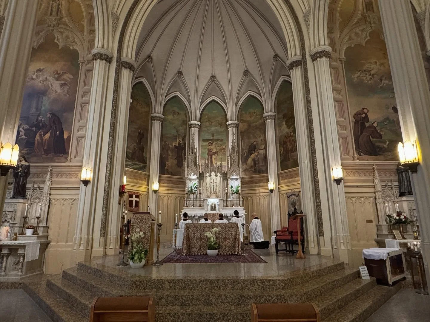 A beautiful pilgrimage to the National Shrine of St Francis of Assisi in SF!

Thank you to @arianaduduna for organizing!