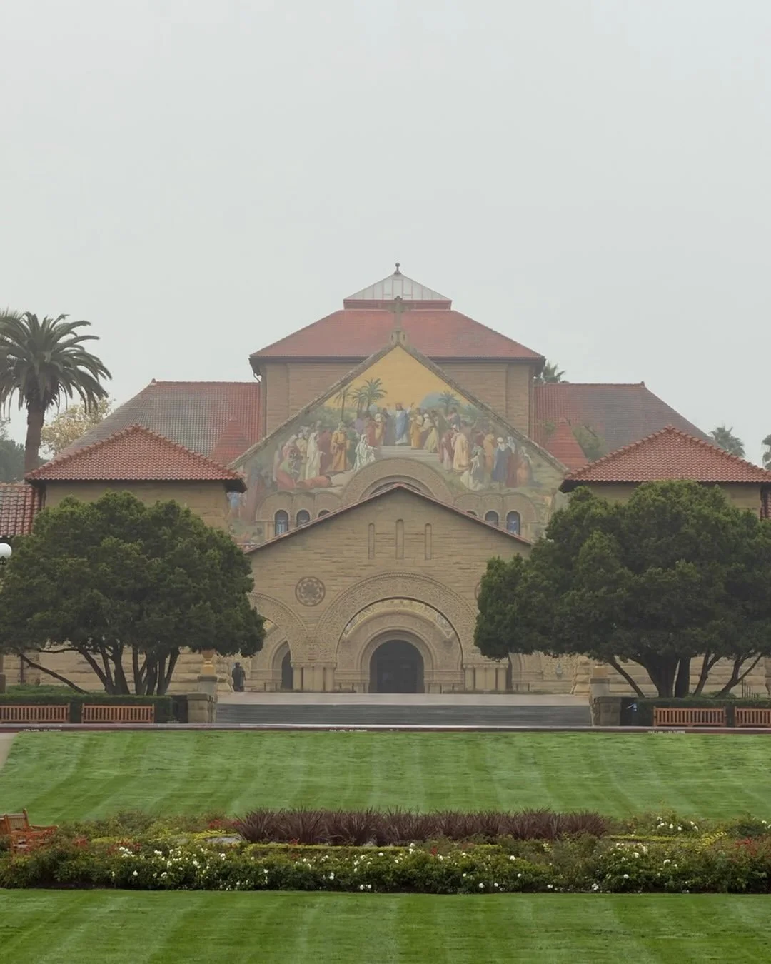 It is a very foggy morning on Campus. This and the absence of students, most of whom are away for the Thanksgivong break, gives the campus a forlorn feeling...