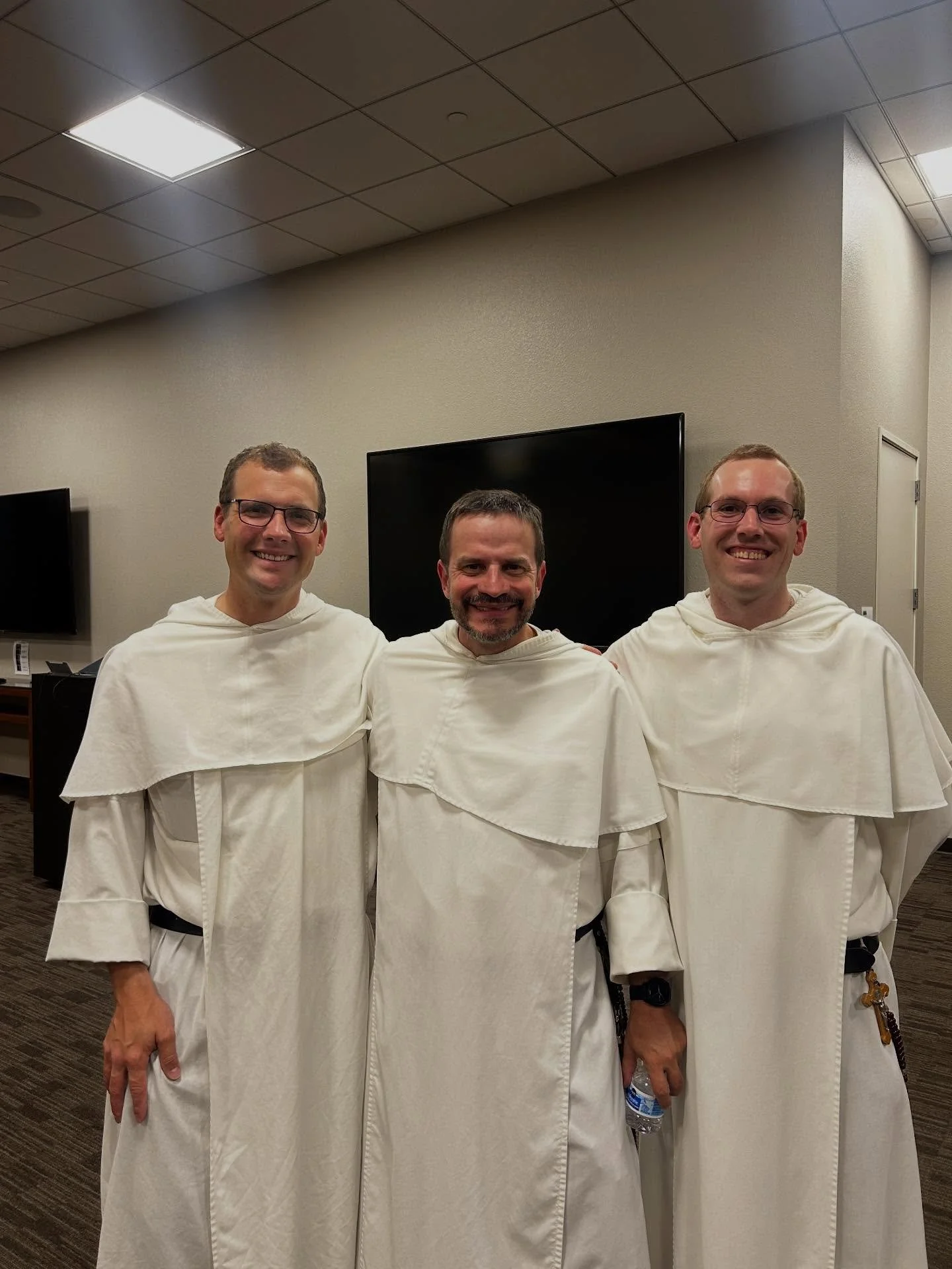 &ldquo;Did you know that atoms are Catholic?&hellip;they have mass!&rdquo; -one of the Dominicans 

Another successful and joyful Dinner and Talk with our grads! Thank you again to @mtheta06 and Fr. Dennis for your talk on &ldquo;Pursuing Truth: The 