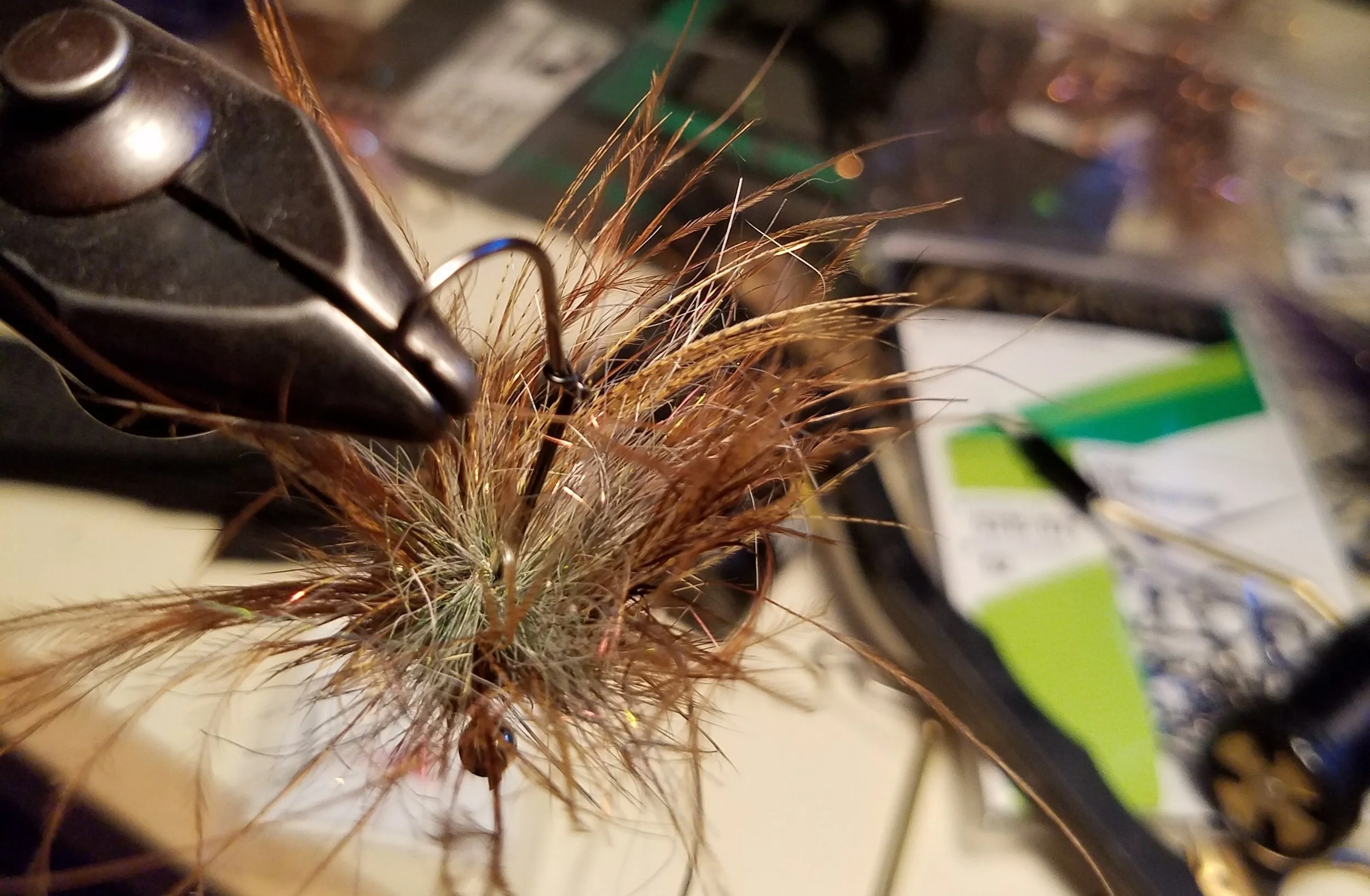 PINCHING THE BARB TO FINISH OFF THE FLY!