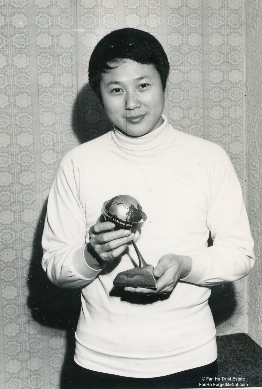 Fan Ho with the trophy