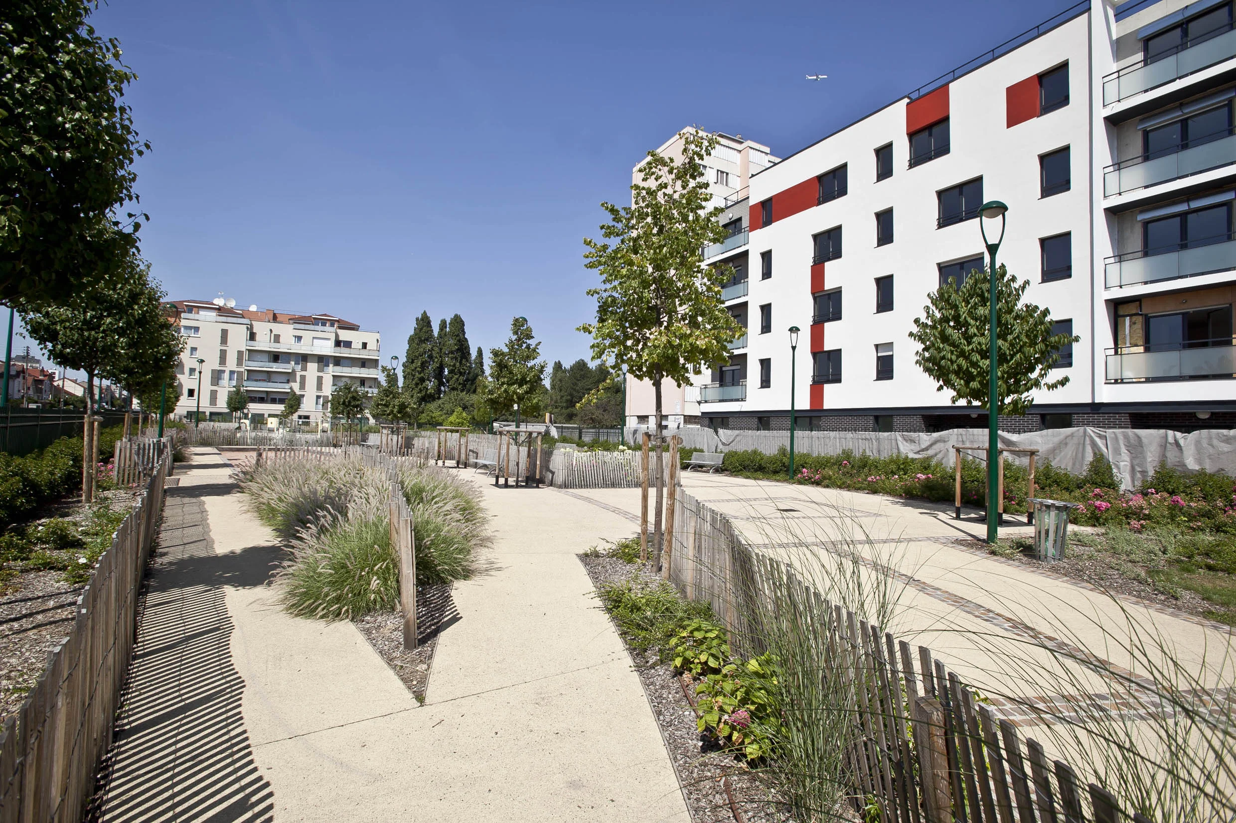 CRÉATION D’UN JARDIN PUBLIC AVEC DES USAGES (JEUX D’ENFANTS)