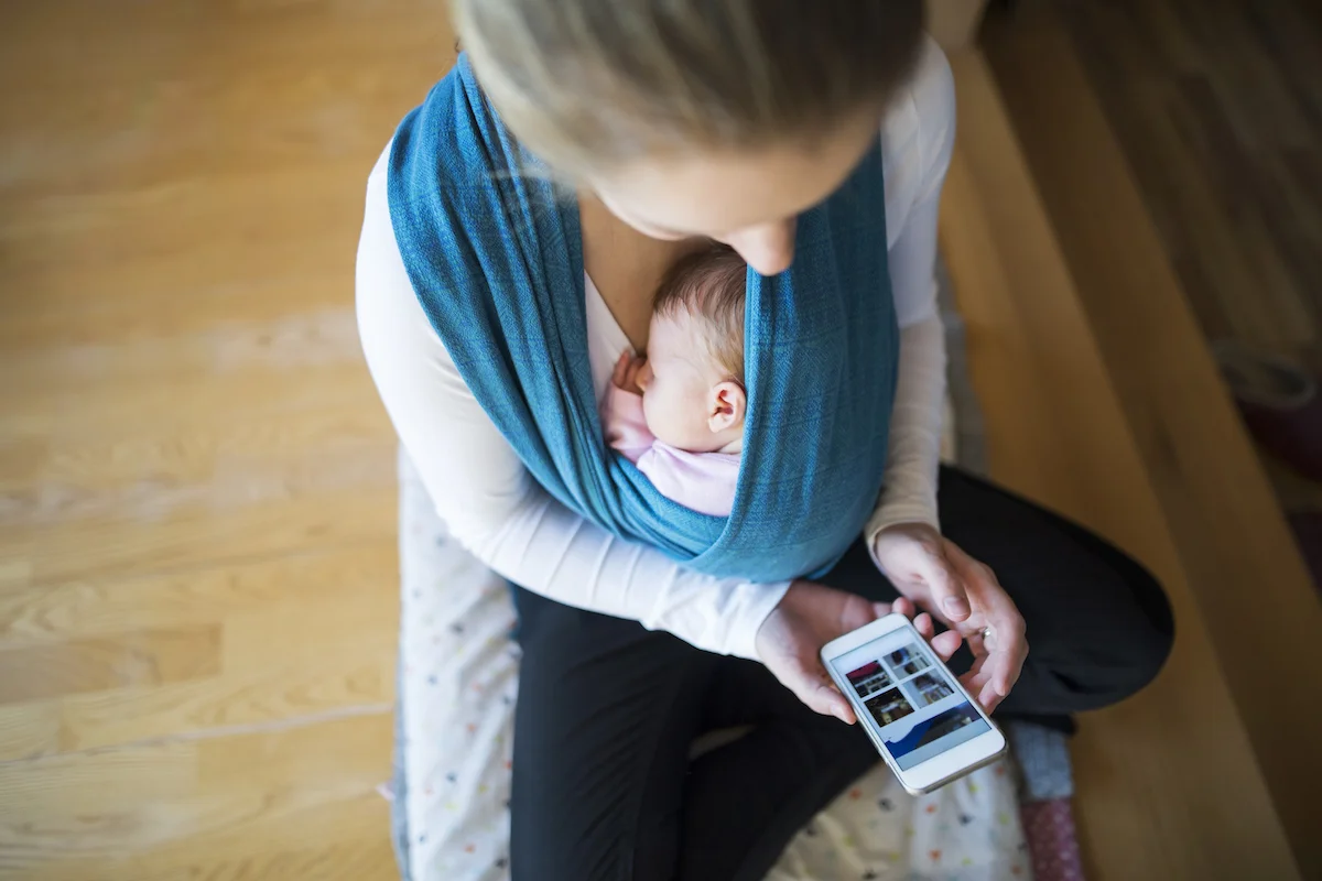 mother-baby-phone.jpg