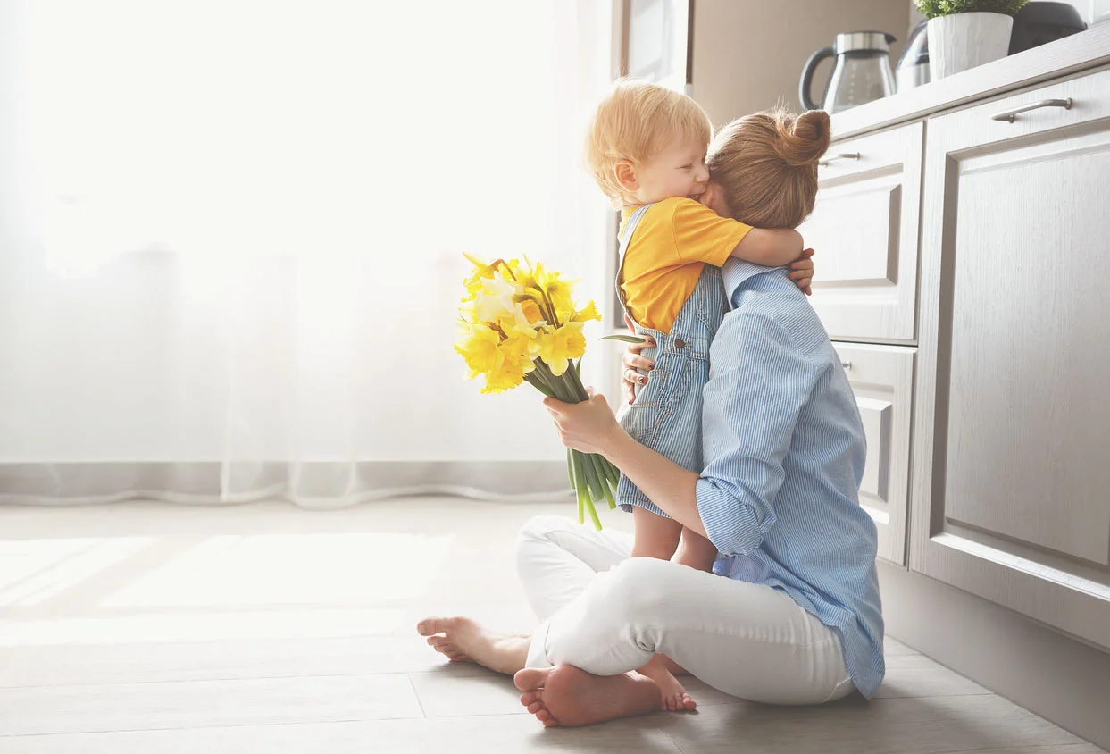 baby-boy-flowers-mama.jpg
