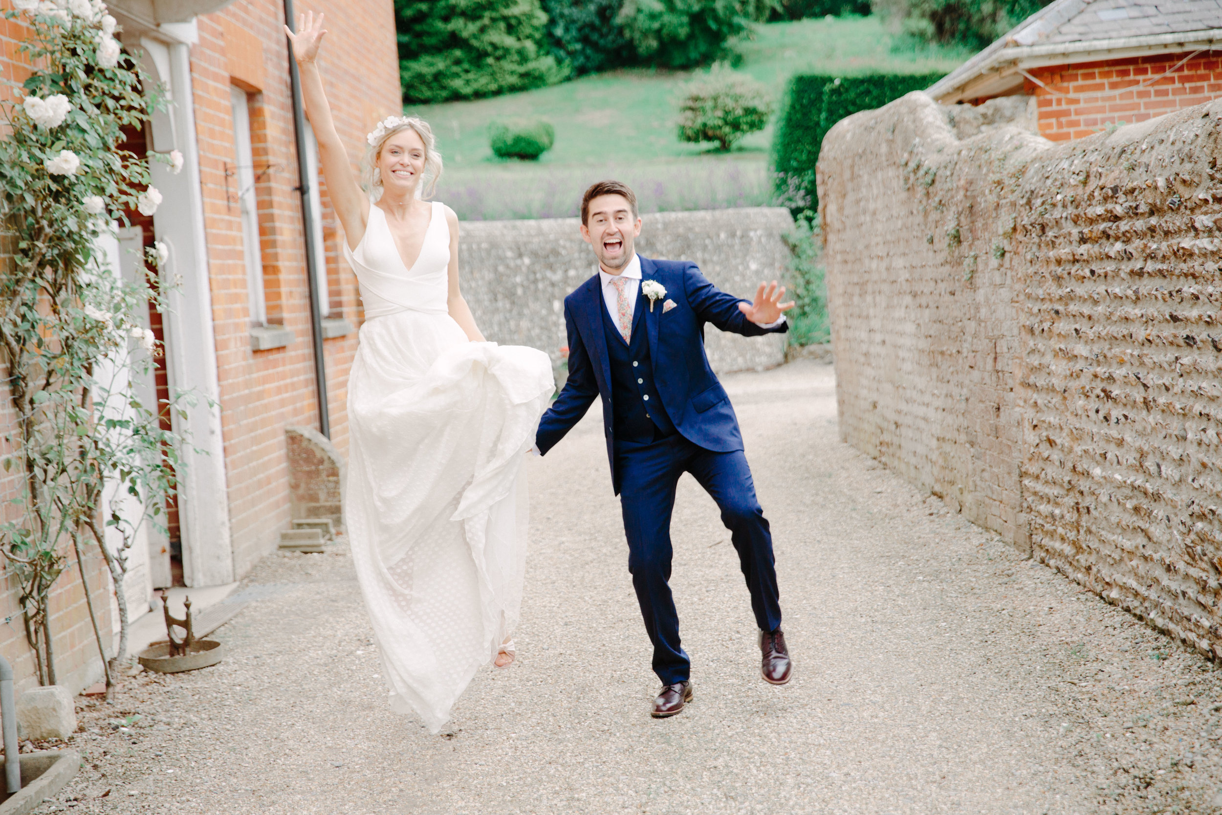 Friday+Bride+Charlie+Brear.png