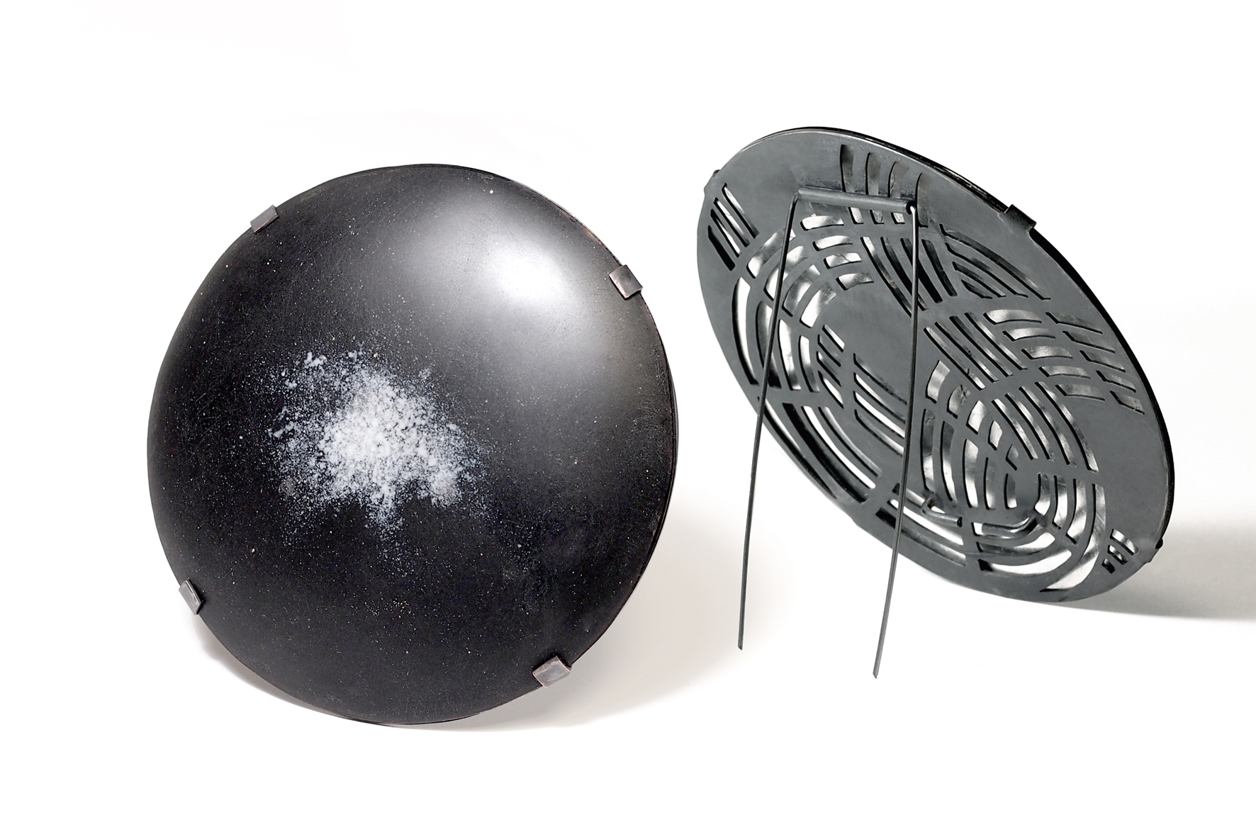 Mørketid, 2018 Enamel, copper, steel wire. Series of 3 (Front and back) Brooch.