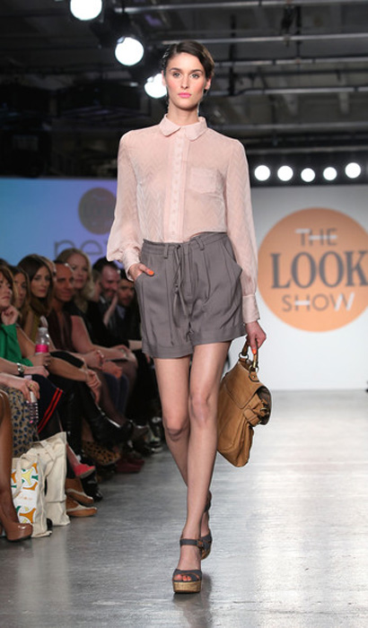LOOK+Runway+LFW+Autumn+Winter+2011+4sIotepeIavl.jpg