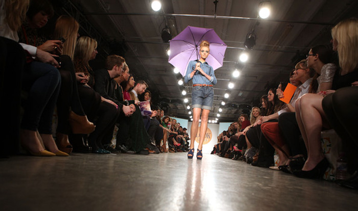 LOOK+Runway+LFW+Autumn+Winter+2011+eGFVxTpEVzOl.jpg