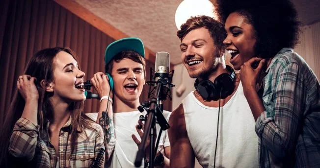 Group-Singing-in-Studio-652x343.jpeg