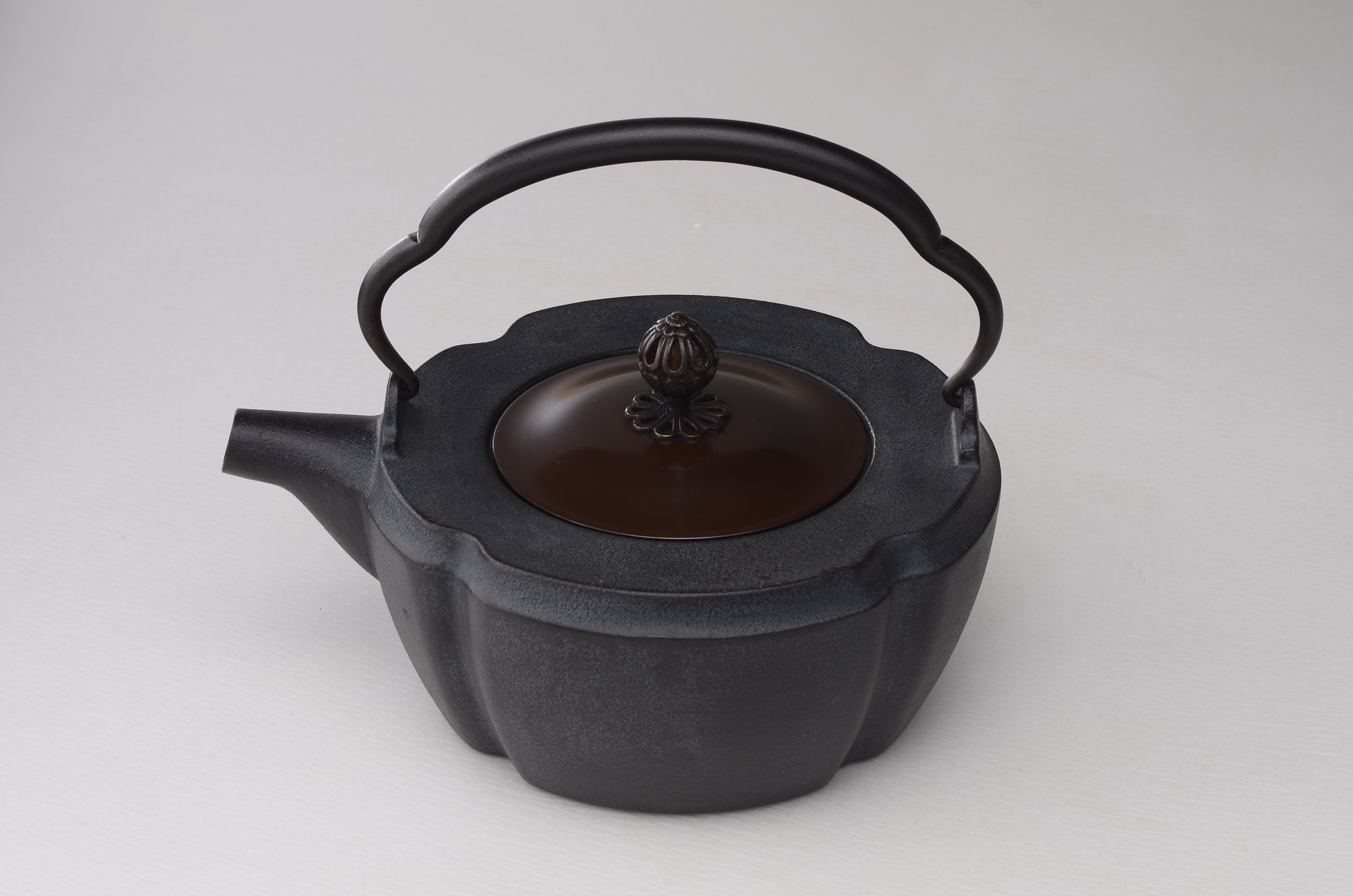 Chushin Kobo Cast Iron Tea Kettle with Wooden Handle