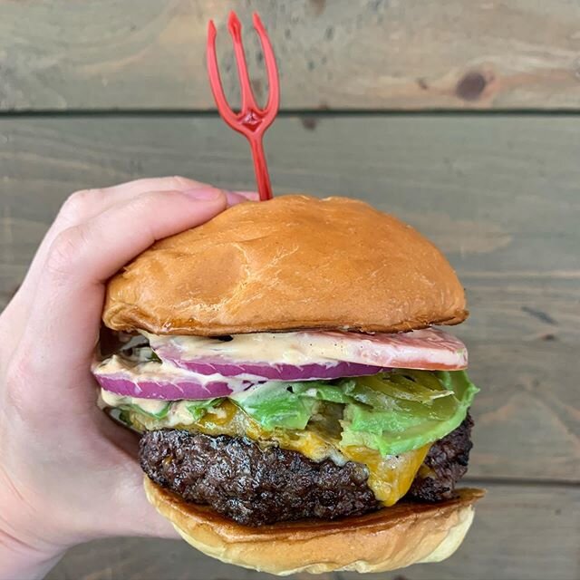 June Burger of the Month ✨ Garlic Crusted Hormone Free Beef with Colby Longhorn Cheese, Tomato, Pickled Jalape&ntilde;os, Red Onion, Avocado &amp; Chipotle Remoulade on Brioche.