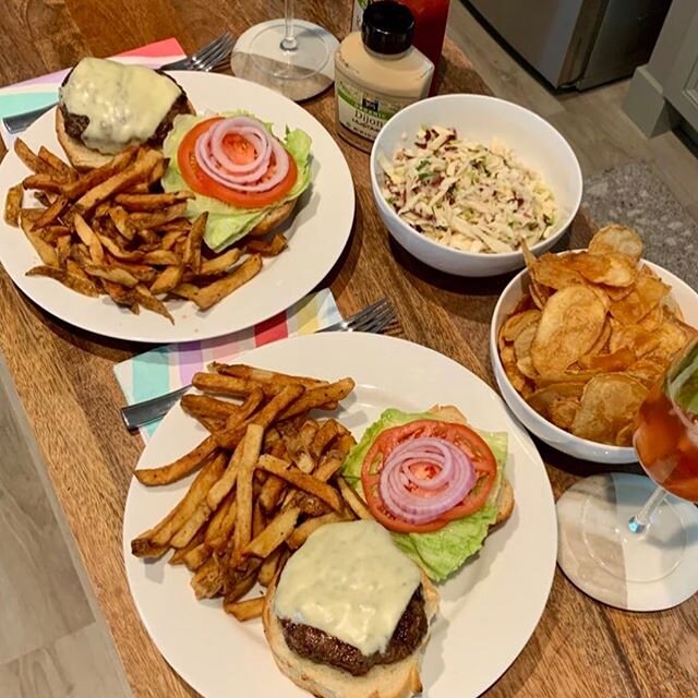 Take over grill duties for Dad this weekend 🍔🙌 Burger Party Kits for $39.99! &bull; 4 All Natural &amp; Hormone Free Ground Beef Patties (uncooked)
&bull; 4 Mediterra Potato Buns
&bull; Angel Dust &bull; White American Cheese
&bull; House Sauce
&bu